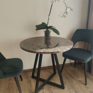 Metalinis stalo rėmas „Platėjančios trapecijos“